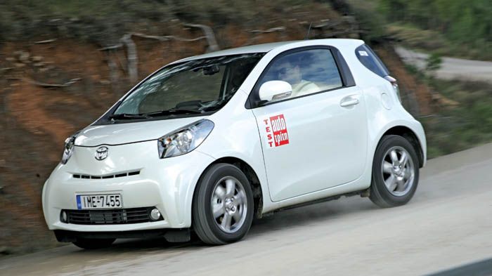 To Toyota iQ διαθέτει έντονη προσωπικότητα και ιδιαίτερο χαρακτήρα, ενώ ο στάνταρ εξοπλισμός του είναι ιδιαίτερα πλούσιος.